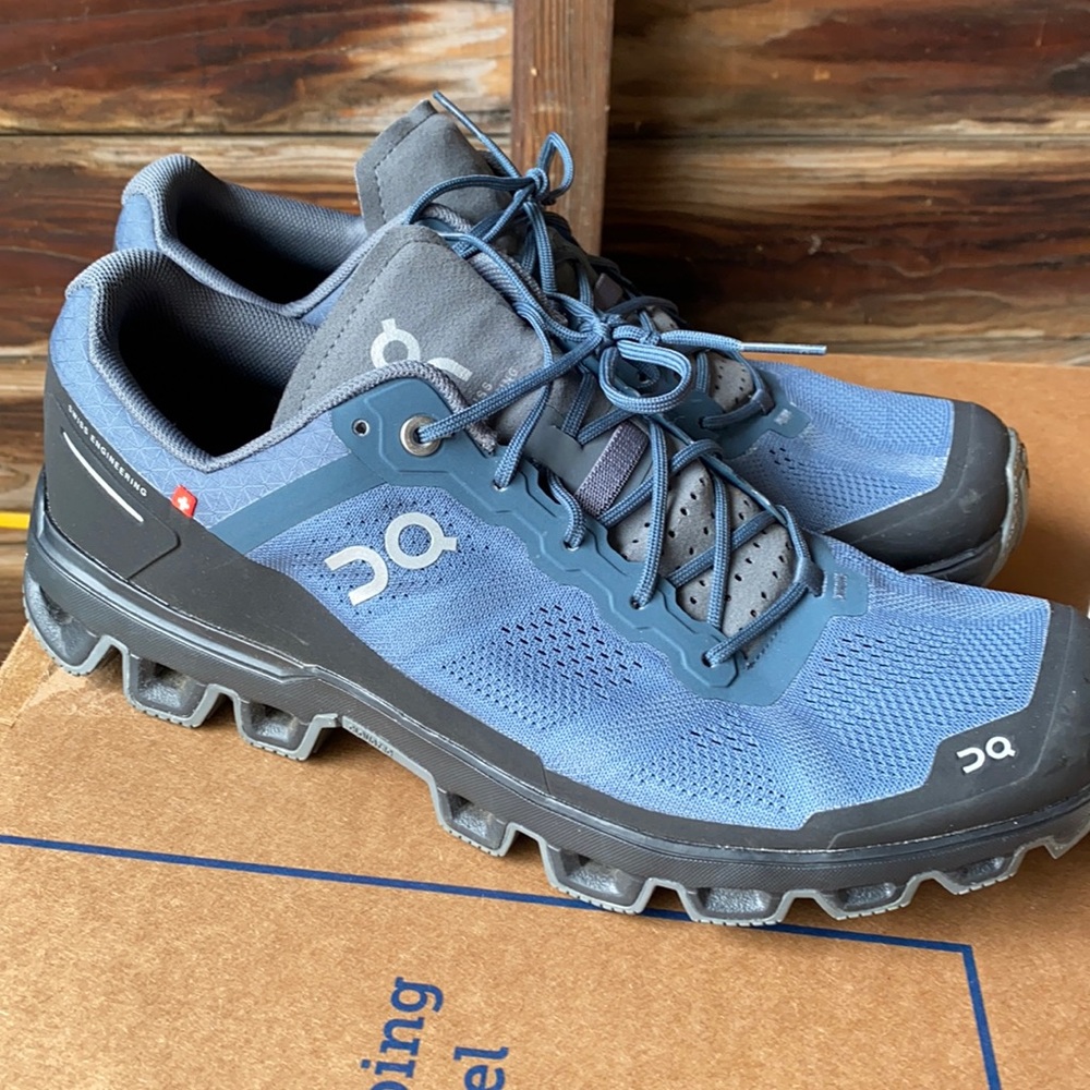 OnClouds Sz 10 Men’s shoes. Blue. Wore twice.